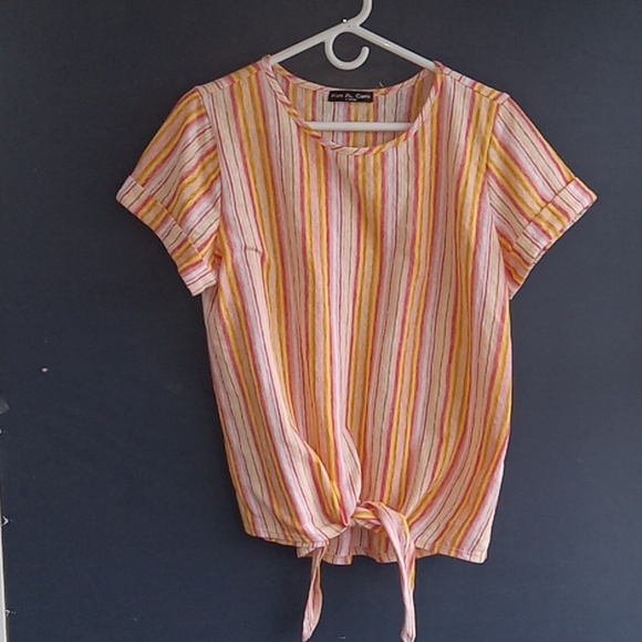 Kim & Cami Tops - - EUC Kim & Cami short sleeve croppable waist with tie size XL